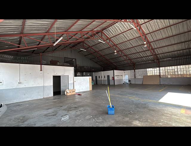 450M² WAREHOUSE TO LET IN JET PARK
